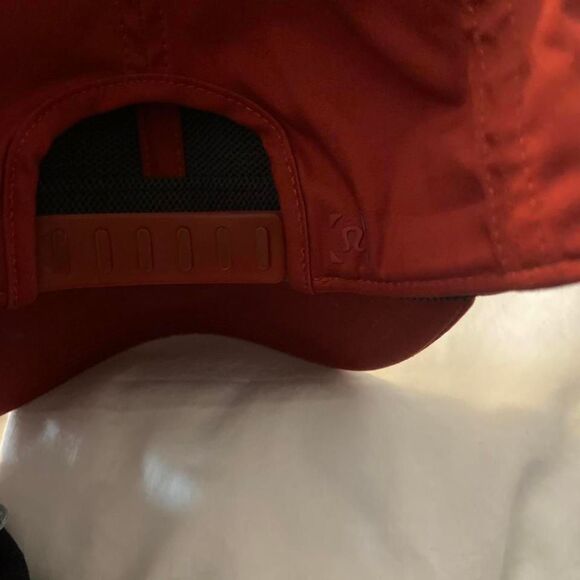 Red Lululemon snap back hat for men - Picture 3 of 4